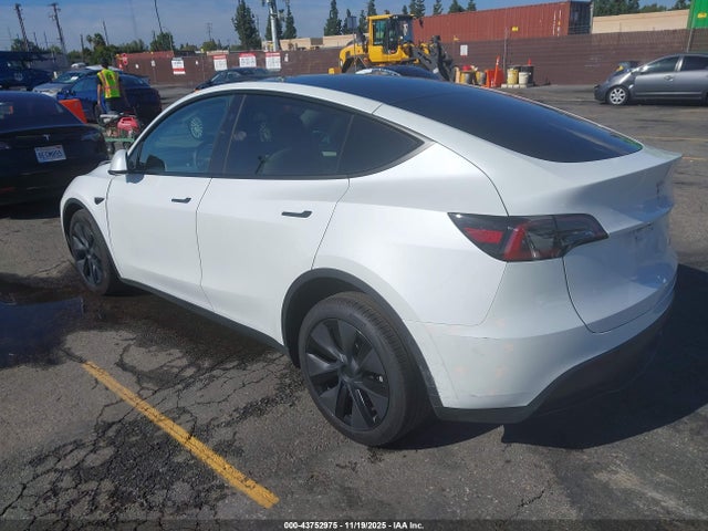 2025 TESLA MODEL Y 7SAYGAEE8SF305441 Photo 2