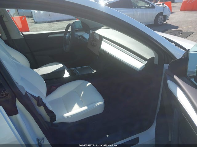 2025 TESLA MODEL Y 7SAYGAEE8SF305441 Photo 4