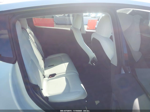 2025 TESLA MODEL Y 7SAYGAEE8SF305441 Photo 7