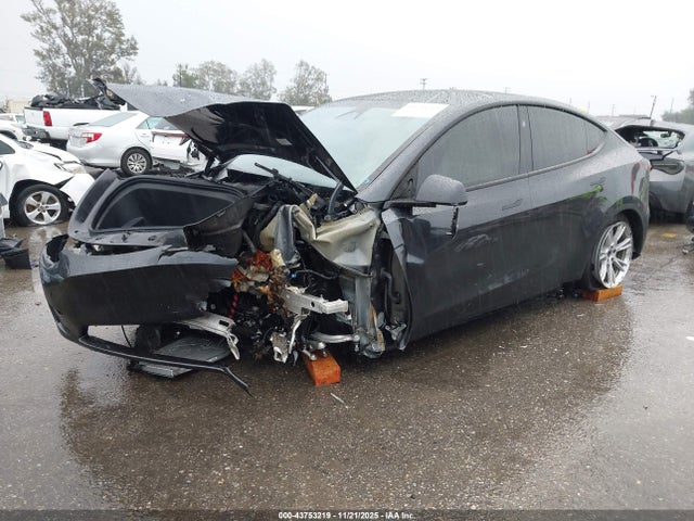 2024 TESLA MODEL Y 7SAYGAEE6RF066918 Photo 1