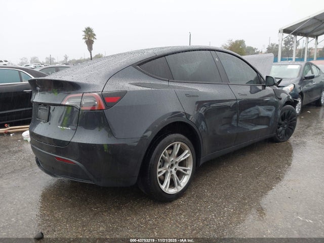 2024 TESLA MODEL Y 7SAYGAEE6RF066918 Photo 3