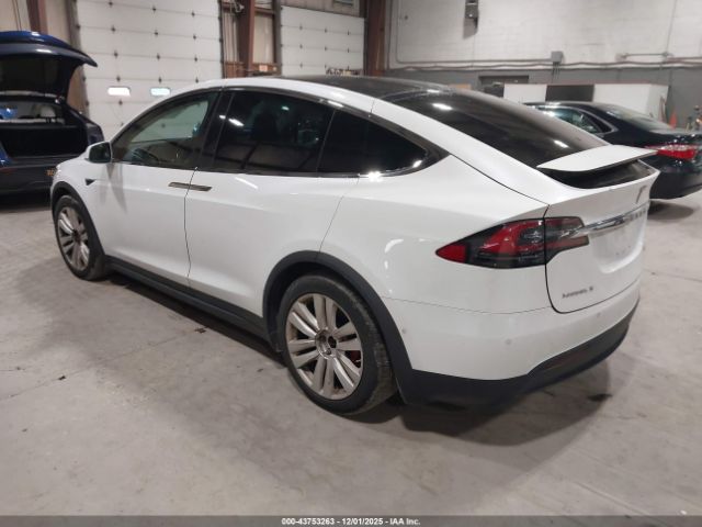 2016 TESLA MODEL X 5YJXCBE48GF030291 Photo 2