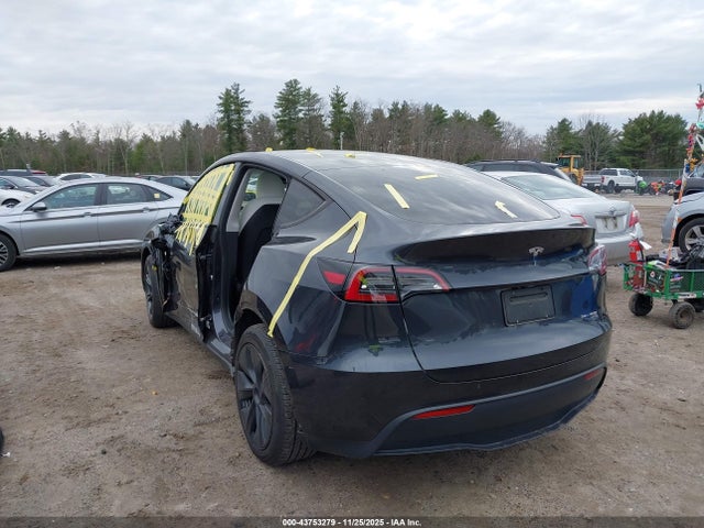2024 TESLA MODEL Y 7SAYGAEE4RF166905 Photo 2