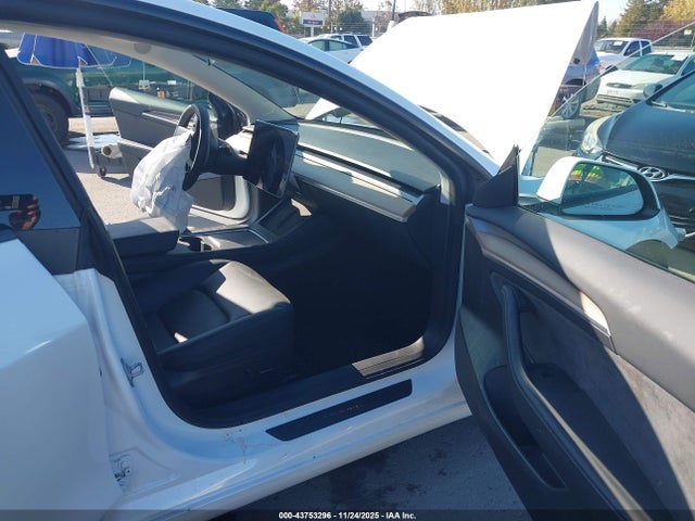 2023 TESLA MODEL 3 5YJ3E1EAXPF562683 Photo 4
