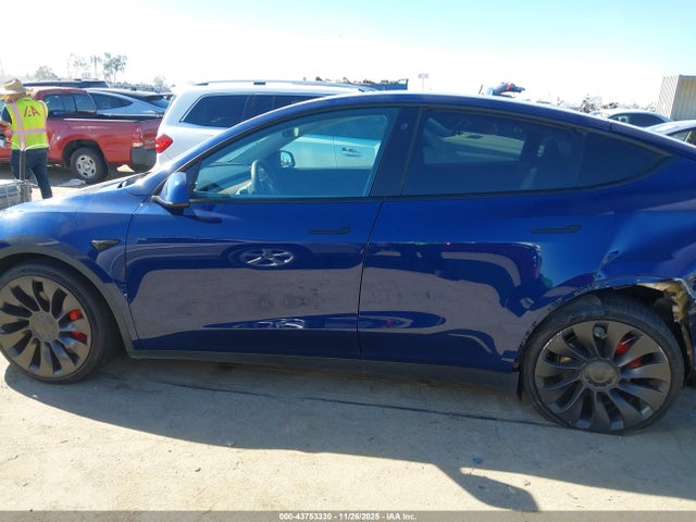 7SAYGDEF2NF330172 Tesla Model Y Performance Dual Motor All-wheel Drive