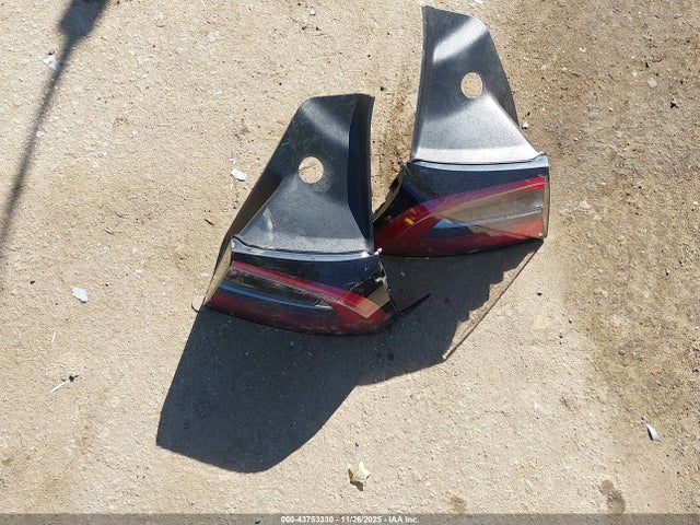 7SAYGDEF2NF330172 Tesla Model Y Performance Dual Motor All-wheel Drive