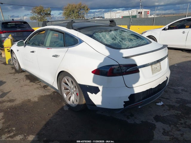 2015 TESLA MODEL S 5YJSA4H23FFP79617 Photo 2