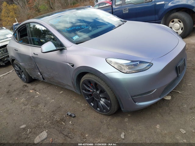 2024 TESLA MODEL Y 7SAYGDEF4RA261360 Photo 0
