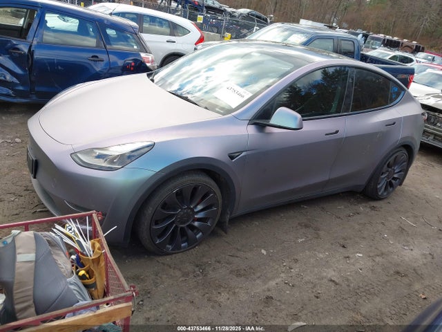 2024 TESLA MODEL Y 7SAYGDEF4RA261360 Photo 1