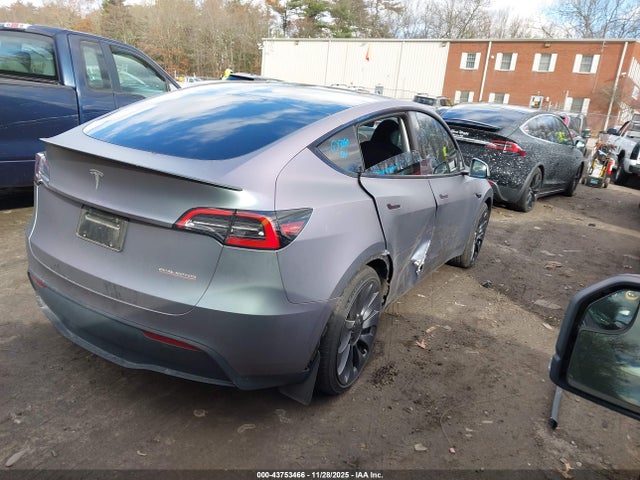 2024 TESLA MODEL Y 7SAYGDEF4RA261360 Photo 3