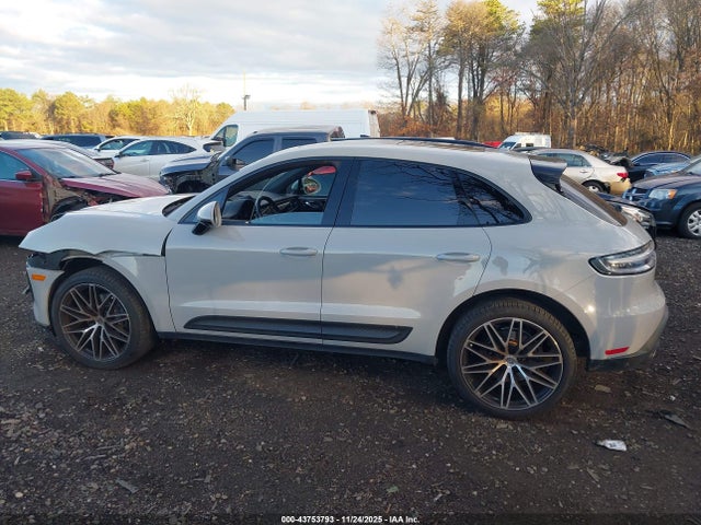 Porsche Macan T 2024 WP1AA2A5XRLB00849 Image 14