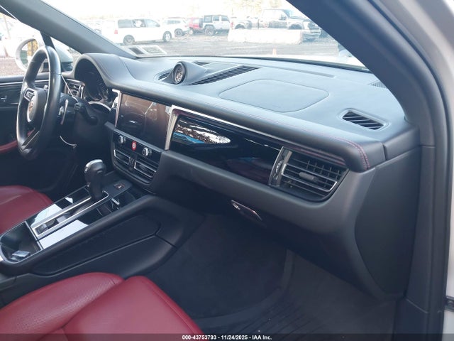 Porsche Macan T 2024 WP1AA2A5XRLB00849 Image 5