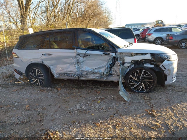 Lincoln Aviator Black Label 2025 5LM5J9XC1SGL21992 Image 13