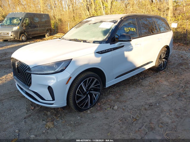 Lincoln Aviator Black Label 2025 5LM5J9XC1SGL21992 Image 2