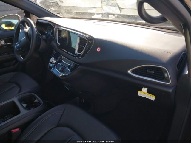 2025 CHRYSLER PACIFICA 2C4RC1BG8SR593372 Photo 4