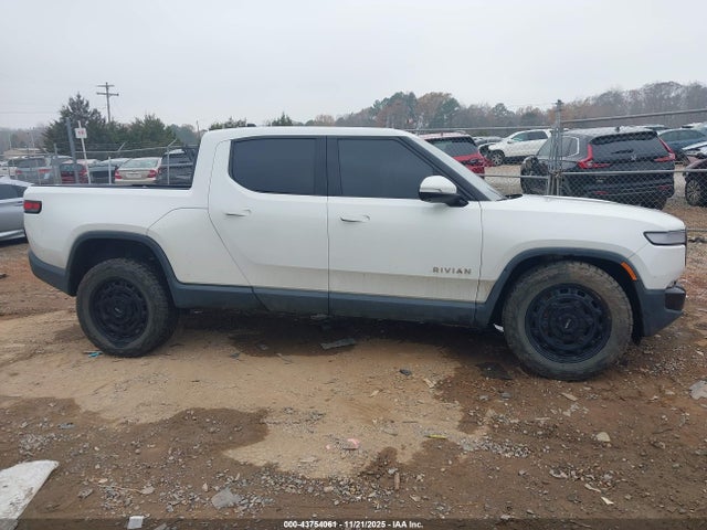 Rivian R1t Adventure 2022 7FCTGAAAXNN013896 Image 13
