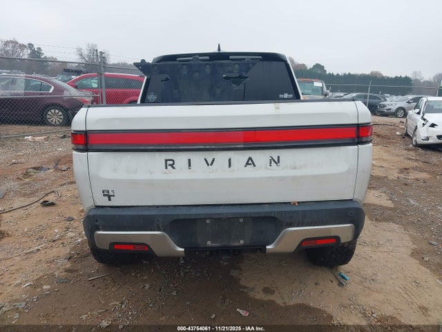 Rivian R1t Adventure 2022 7FCTGAAAXNN013896 Image 16