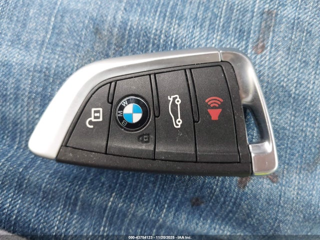 2021 BMW X1 WBXJG7C00M5S77392 Photo 10
