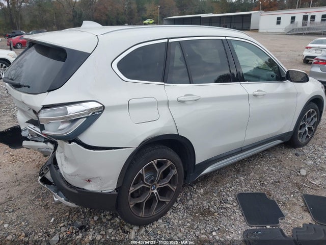 2021 BMW X1 WBXJG7C00M5S77392 Photo 3