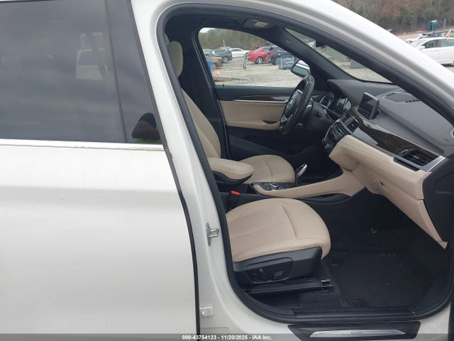 2021 BMW X1 WBXJG7C00M5S77392 Photo 4
