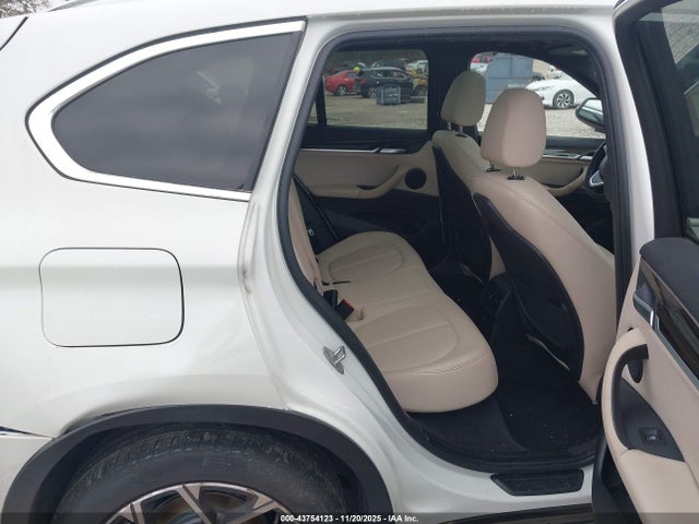 2021 BMW X1 WBXJG7C00M5S77392 Photo 7