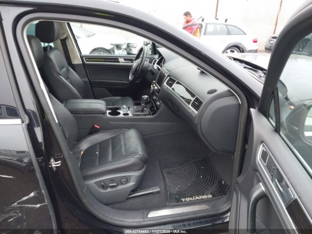 2016 VOLKSWAGEN TOUAREG WVGEF9BPXGD011654 Photo 4