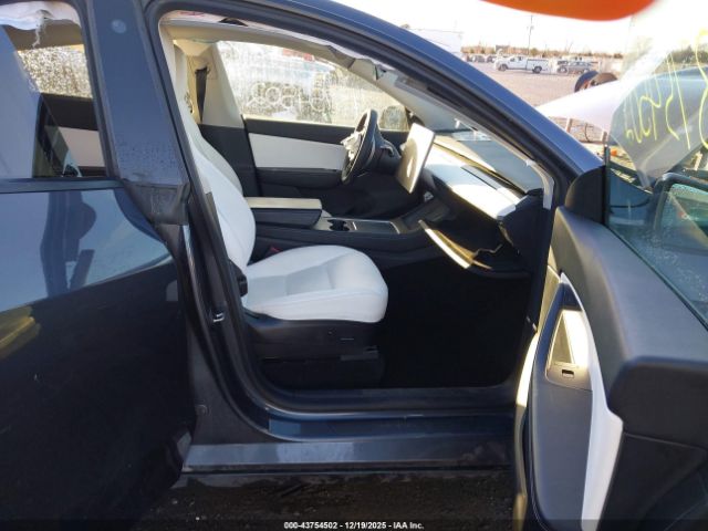 2021 TESLA MODEL Y 5YJYGAEE9MF197606 Photo 4