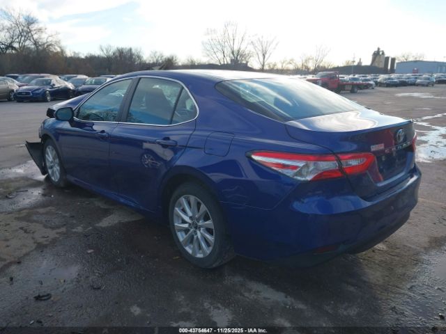 2018 TOYOTA CAMRY 4T1B11HKXJU595561 Photo 2