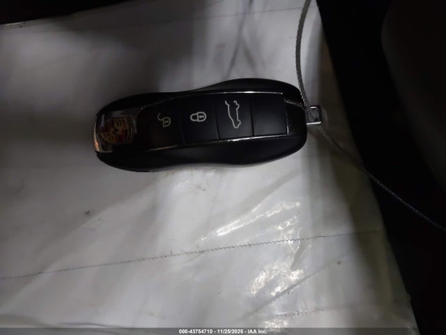 2017 PORSCHE CAYENNE WP1AA2A21HKA86673 Photo 10