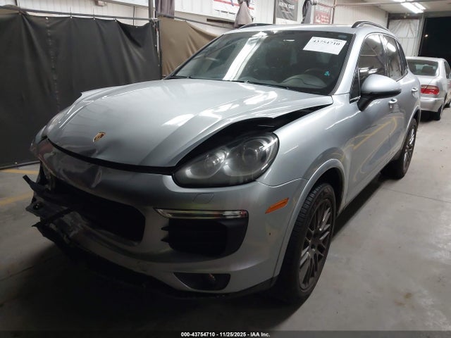2017 PORSCHE CAYENNE WP1AA2A21HKA86673 Photo 1