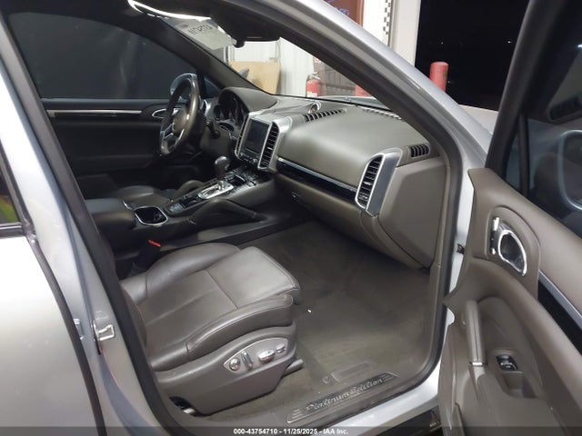 2017 PORSCHE CAYENNE WP1AA2A21HKA86673 Photo 4