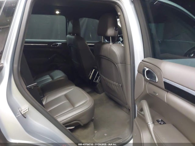 2017 PORSCHE CAYENNE WP1AA2A21HKA86673 Photo 7
