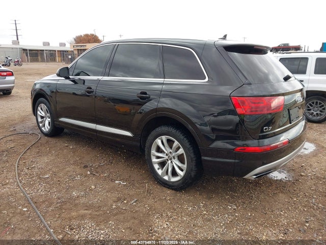 2017 AUDI Q7 WA1LAAF7XHD048124 Photo 2