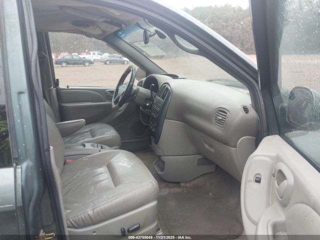 2003 CHRYSLER TOWN & COUNTRY 2C8GP54L13R227010 Photo 4