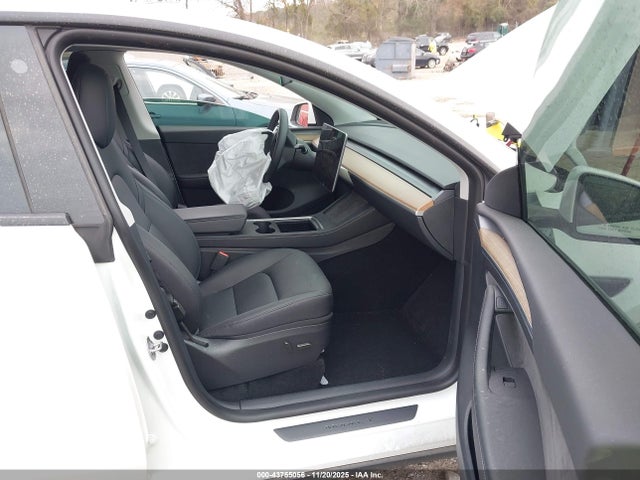 2023 TESLA MODEL Y 7SAYGDEE9PA063295 Photo 4