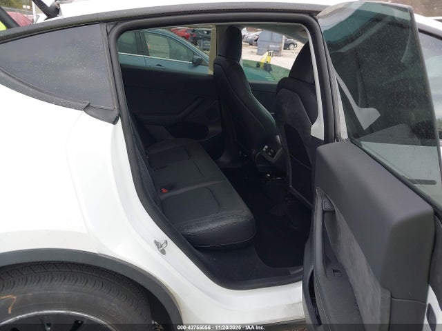 2023 TESLA MODEL Y 7SAYGDEE9PA063295 Photo 7