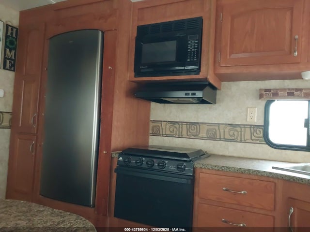 43755604 :رقم المزاد ، 1SABS0BR1A1E25069 vin ، 2010 Starcraft Autumn Ridge 295rls مزاد بيع