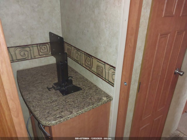 43755604 :رقم المزاد ، 1SABS0BR1A1E25069 vin ، 2010 Starcraft Autumn Ridge 295rls مزاد بيع