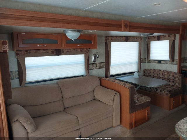 43755604 :رقم المزاد ، 1SABS0BR1A1E25069 vin ، 2010 Starcraft Autumn Ridge 295rls مزاد بيع