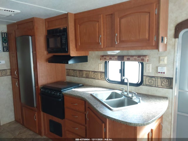 43755604 :رقم المزاد ، 1SABS0BR1A1E25069 vin ، 2010 Starcraft Autumn Ridge 295rls مزاد بيع