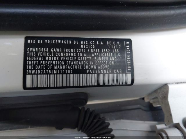 2018 VOLKSWAGEN BEETLE 3VWJD7AT5JM711702 Photo 8