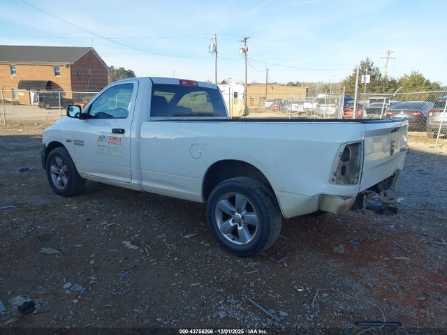 2015 RAM 1500 3C6JR7DT6FG676732 Photo 2
