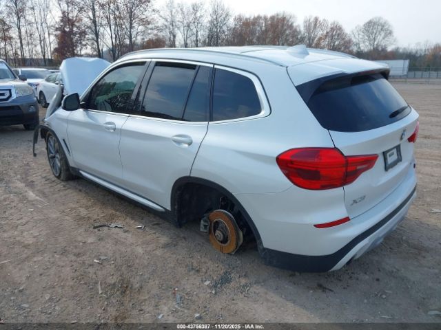 2019 BMW X3 5UXTR9C57KLD99099 Photo 2