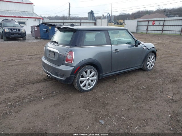 2010 MINI COOPER S WMWMF7C55ATZ69936 Photo 3