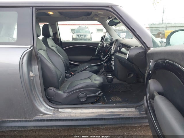 2010 MINI COOPER S WMWMF7C55ATZ69936 Photo 4