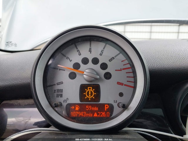 2010 MINI COOPER S WMWMF7C55ATZ69936 Photo 6