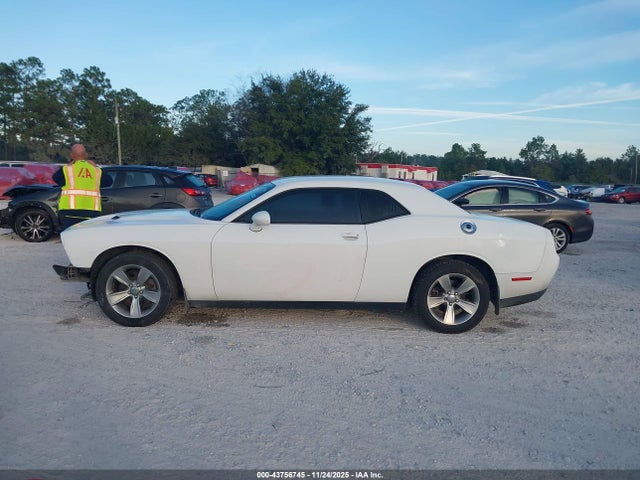 2C3CDZAG5FH822769 Dodge Challenger Sxt