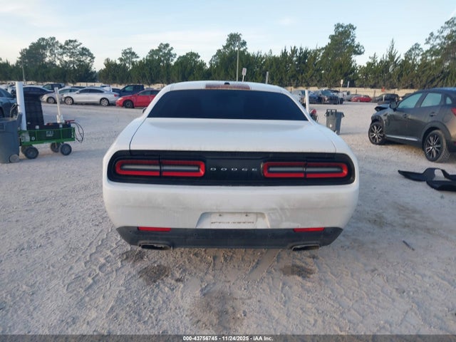 2C3CDZAG5FH822769 Dodge Challenger Sxt