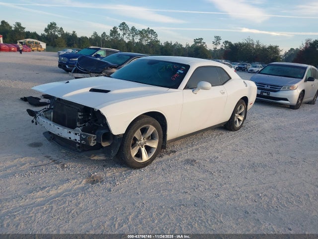 2C3CDZAG5FH822769 Dodge Challenger Sxt