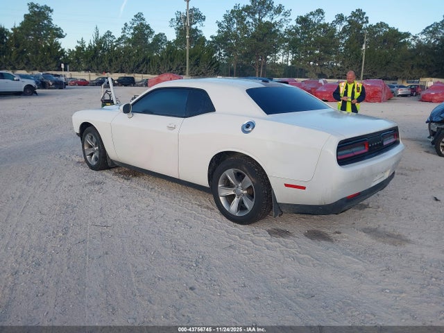 2C3CDZAG5FH822769 Dodge Challenger Sxt